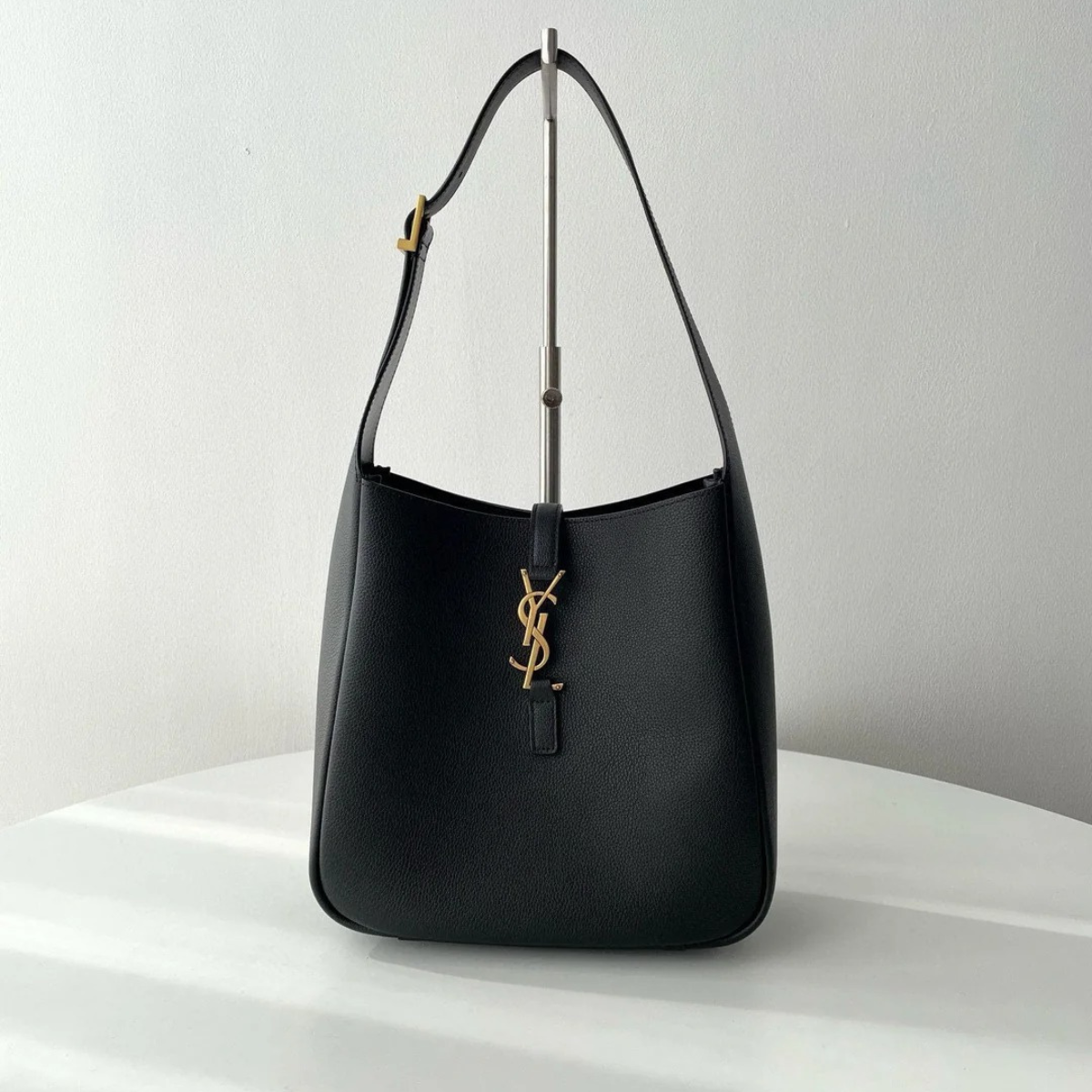 YVES SAINT LAURENT LE 5 À 7 BEA – BAG IN FINEST GRAINED LEATHER