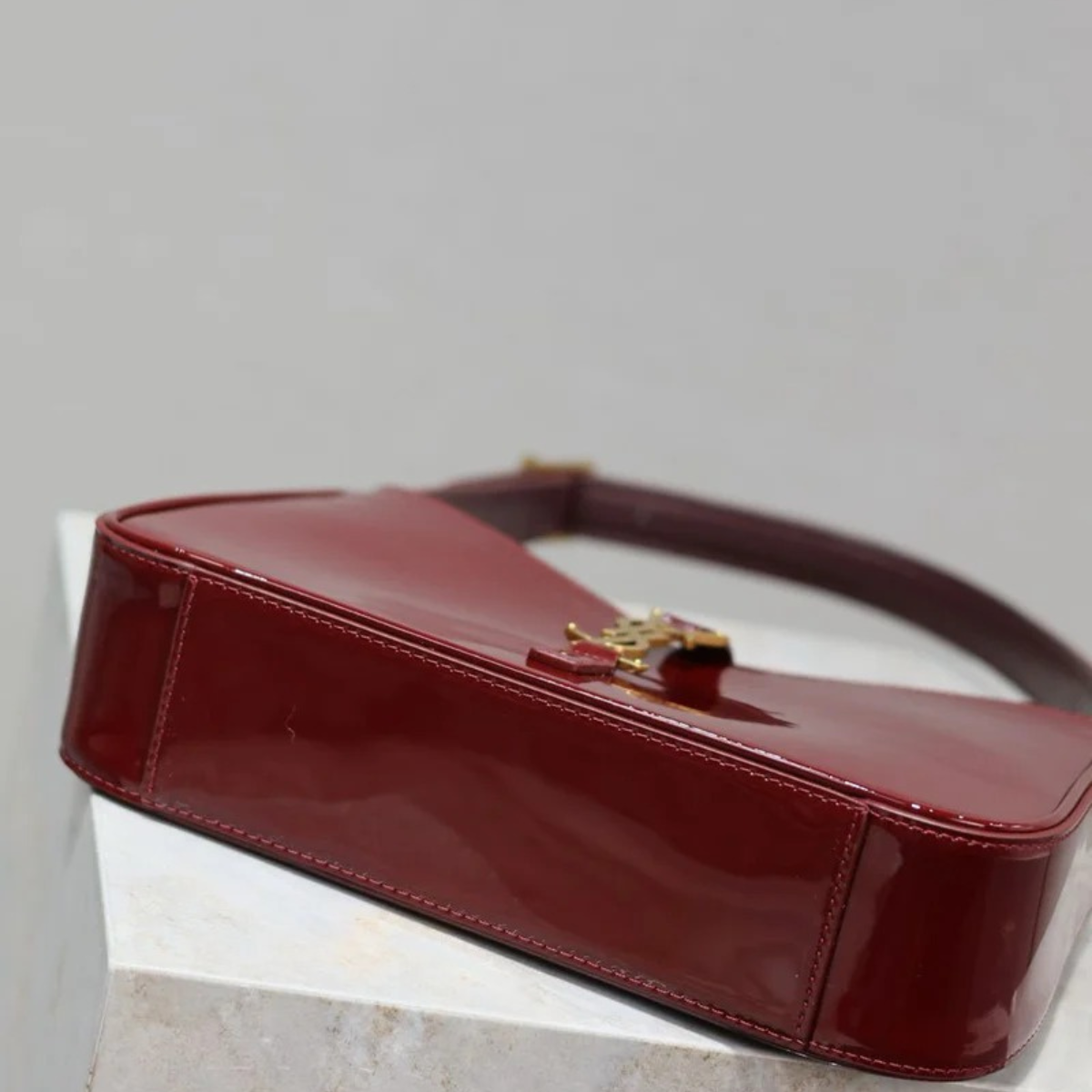 YVES SAINT LAURENT LE 5 À 7 BAG IN PATENT LEATHER