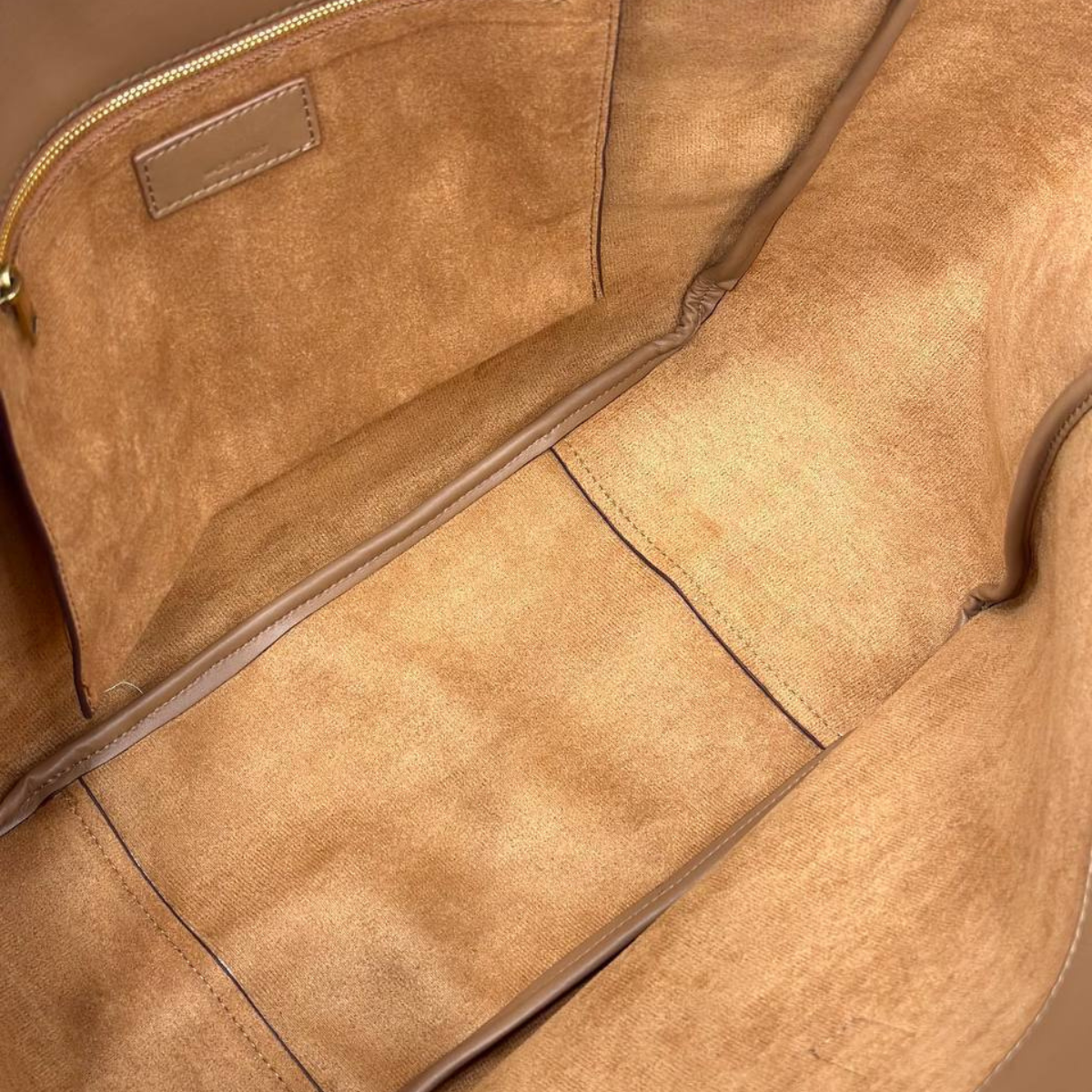 LE 5 À 7 BEA IN SUEDE BY YVES SAINT LAURENT