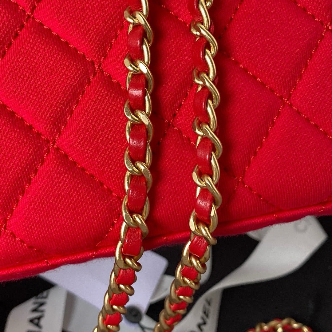 CHANEL MATELASSÉ HANDBAG IN RED CANVAS