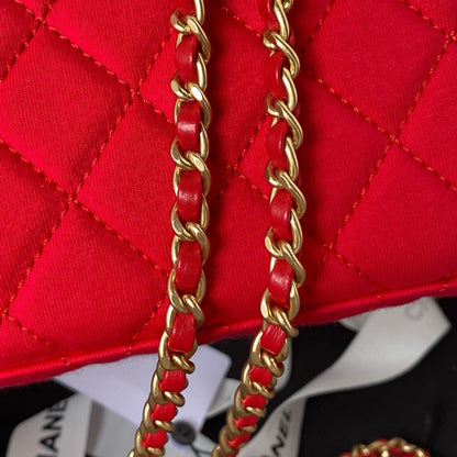 CHANEL MATELASSÉ HANDBAG IN RED CANVAS